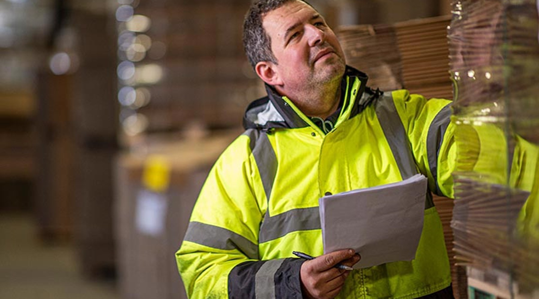 corrugated packaging pallet delivery checks by warehouse team