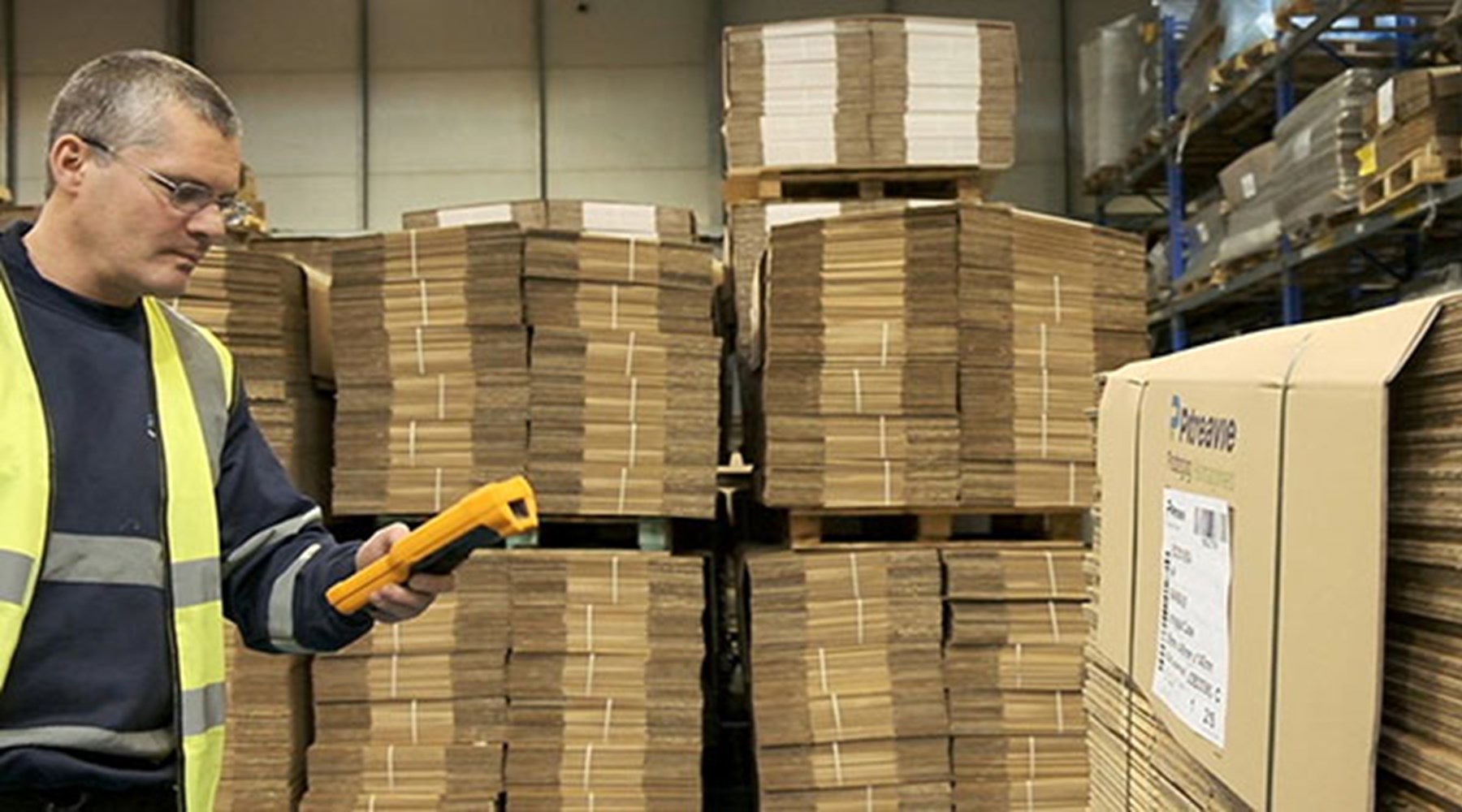 corrugated packaging pallet delivery checks by warehouse team